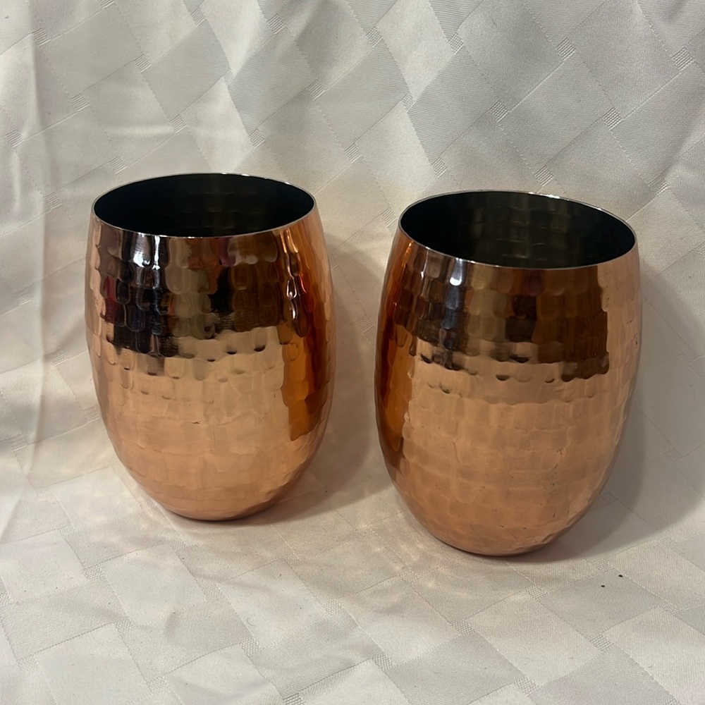 Rose gold / copper colored metal wine glasses